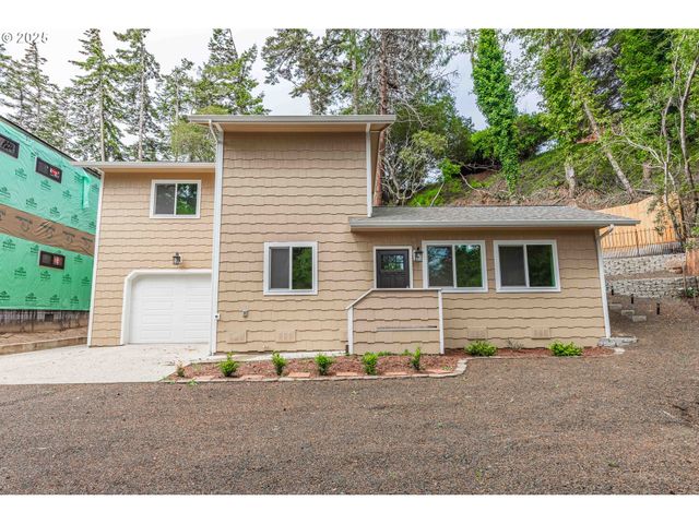 2143 Ash St, North Bend, OR 97459