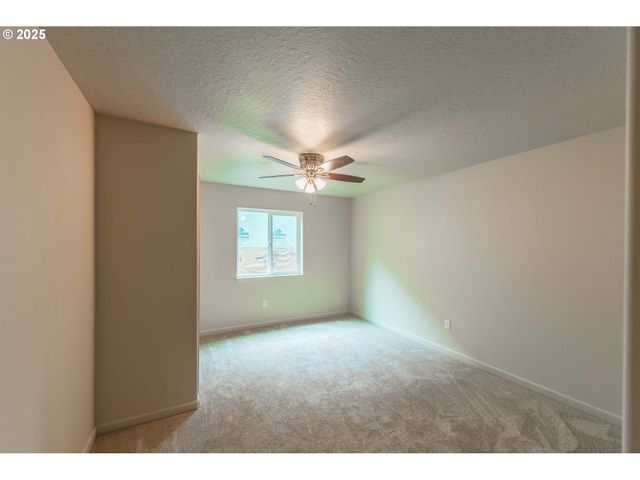 2143 Ash St, North Bend, OR 97459