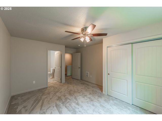 2143 Ash St, North Bend, OR 97459