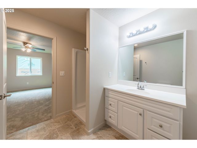 2143 Ash St, North Bend, OR 97459