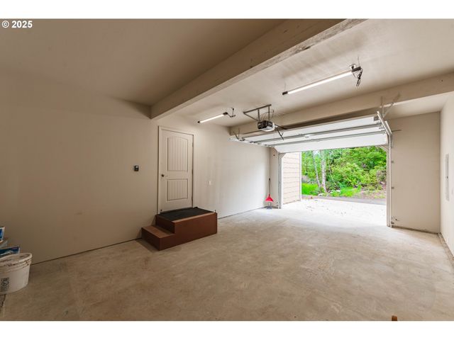 2143 Ash St, North Bend, OR 97459