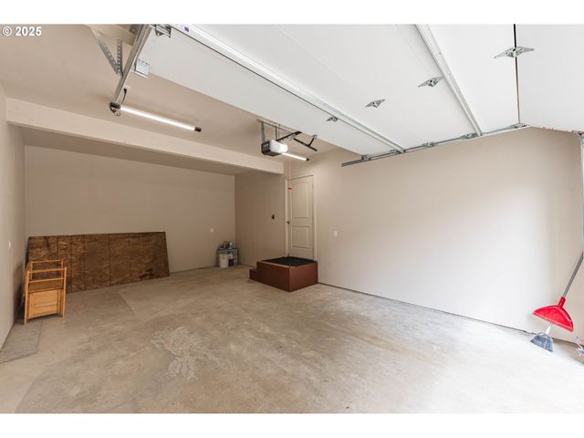 2143 Ash St, North Bend, OR 97459