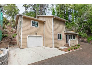 2143 Ash St, North Bend, OR 97459