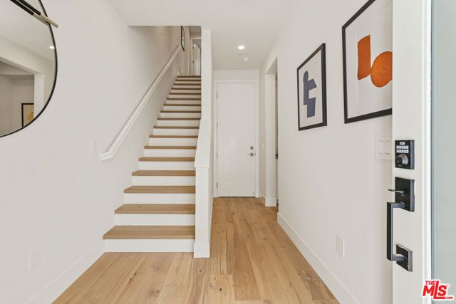 3220 S Barrington Avenue, Los Angeles, CA 90066