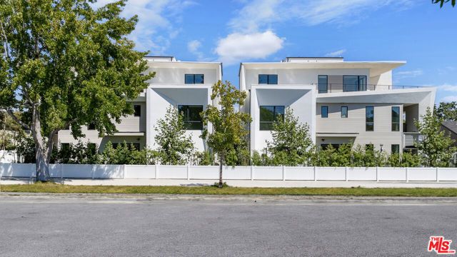 3220 S Barrington Avenue, Los Angeles, CA 90066