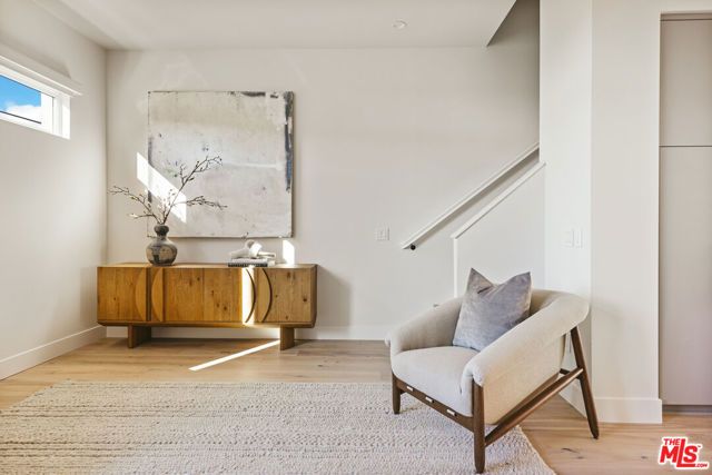 3220 S Barrington Avenue, Los Angeles, CA 90066