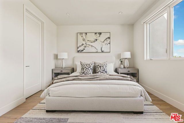 3220 S Barrington Avenue, Los Angeles, CA 90066