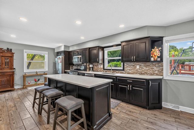 9301 S Sherwood DRIVE, Franklin, WI 53132