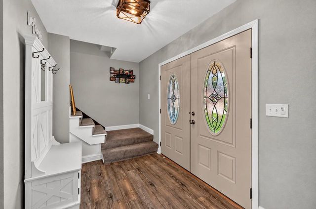 9301 S Sherwood DRIVE, Franklin, WI 53132