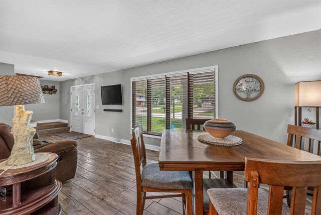 9301 S Sherwood DRIVE, Franklin, WI 53132