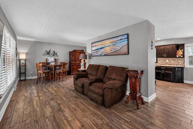 9301 S Sherwood DRIVE, Franklin, WI 53132