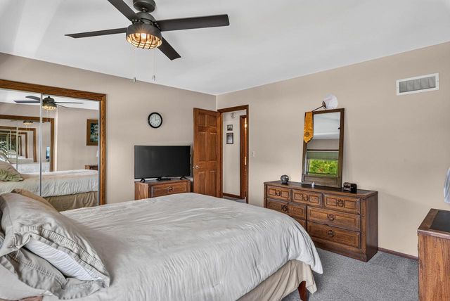 9301 S Sherwood DRIVE, Franklin, WI 53132