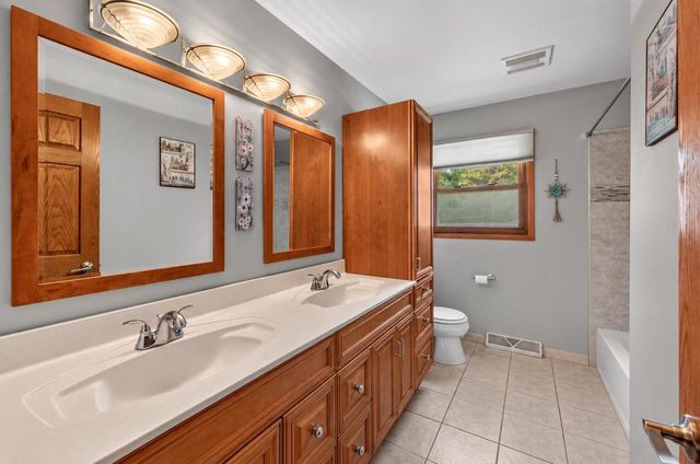9301 S Sherwood DRIVE, Franklin, WI 53132