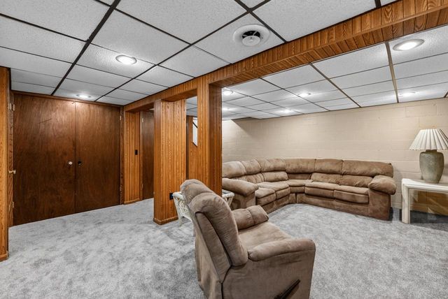 9301 S Sherwood DRIVE, Franklin, WI 53132