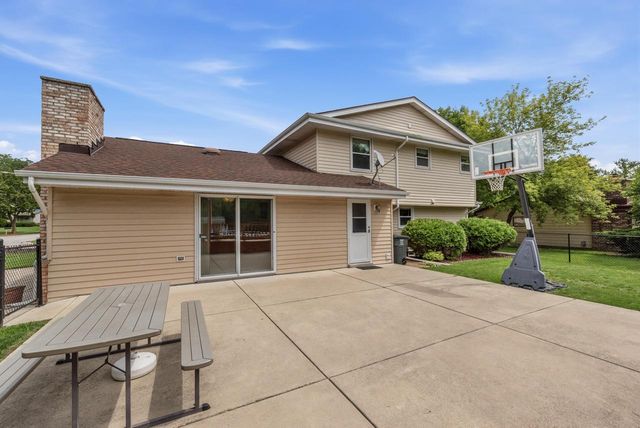 9301 S Sherwood DRIVE, Franklin, WI 53132