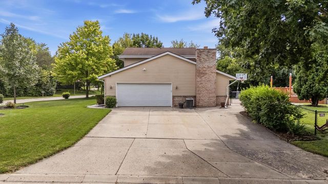 9301 S Sherwood DRIVE, Franklin, WI 53132
