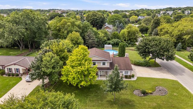 9301 S Sherwood DRIVE, Franklin, WI 53132