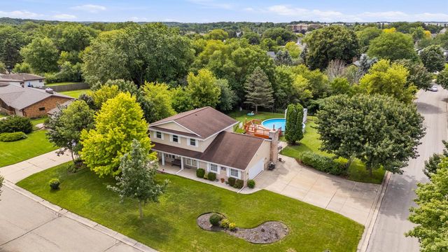 9301 S Sherwood DRIVE, Franklin, WI 53132