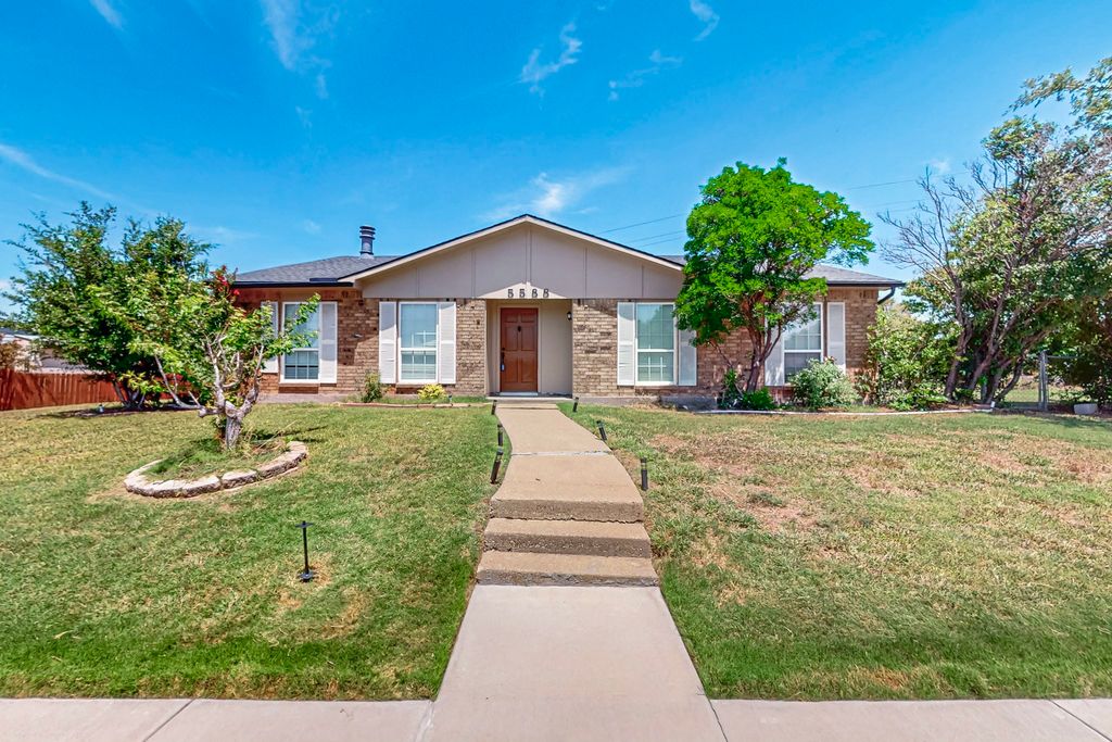 5588 Squires Drive, The Colony, TX 75056