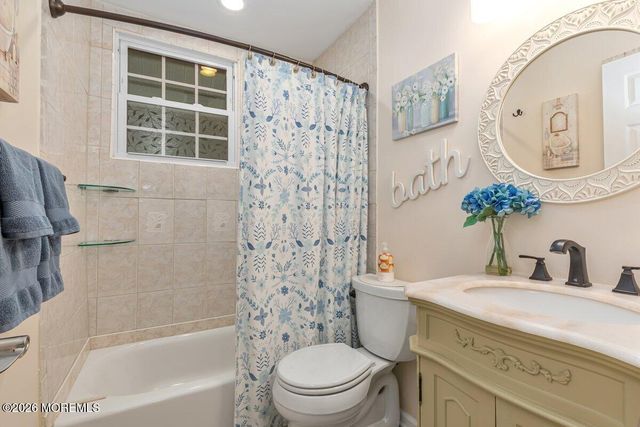 13 Roland Place, Hazlet, NJ 07730