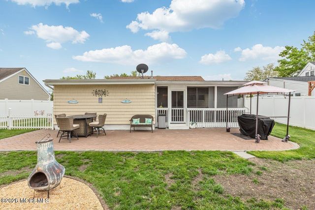 13 Roland Place, Hazlet, NJ 07730