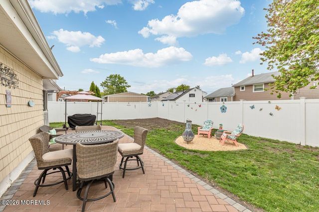 13 Roland Place, Hazlet, NJ 07730