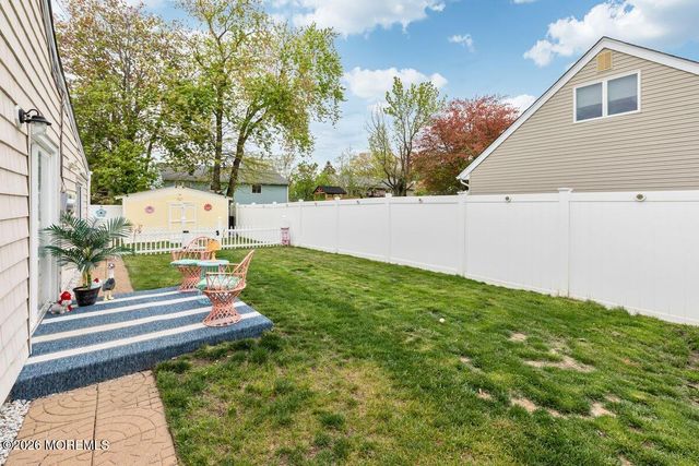 13 Roland Place, Hazlet, NJ 07730