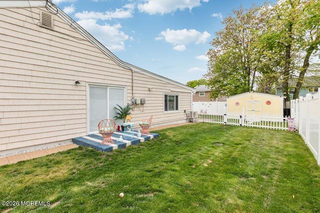 13 Roland Place, Hazlet, NJ 07730