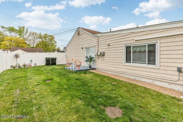 13 Roland Place, Hazlet, NJ 07730