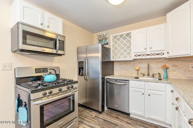 13 Roland Place, Hazlet, NJ 07730