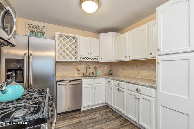 13 Roland Place, Hazlet, NJ 07730