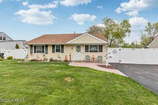 13 Roland Place, Hazlet, NJ 07730