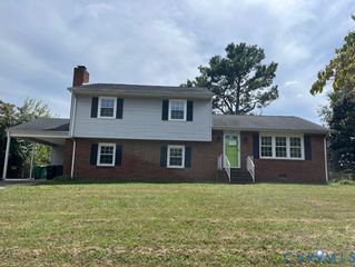 1113 Covington Rd, Colonial Heights, VA 23834