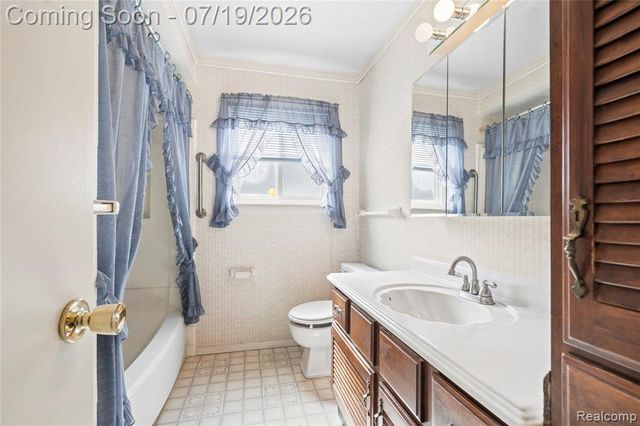 24208 Cambridge Street, Trenton, MI 48183