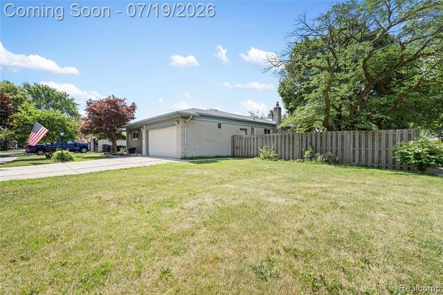 24208 Cambridge Street, Trenton, MI 48183