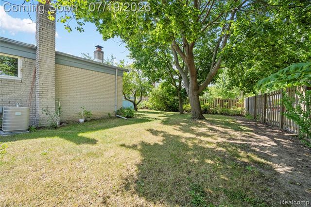 24208 Cambridge Street, Trenton, MI 48183