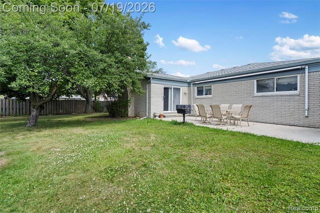24208 Cambridge Street, Trenton, MI 48183
