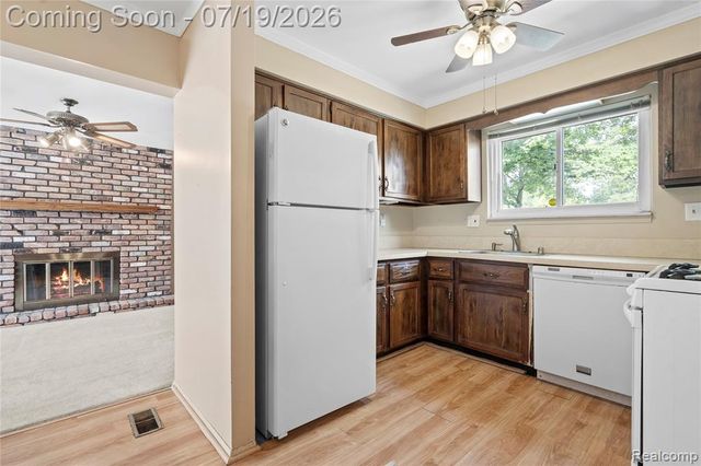 24208 Cambridge Street, Trenton, MI 48183