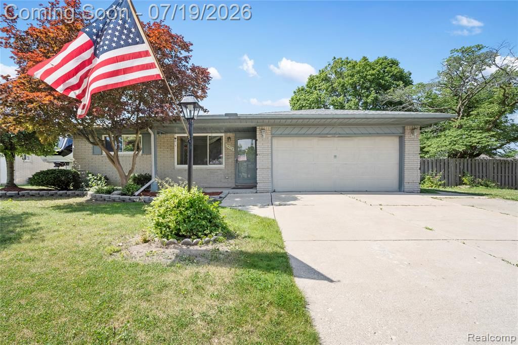 24208 Cambridge Street, Trenton, MI 48183