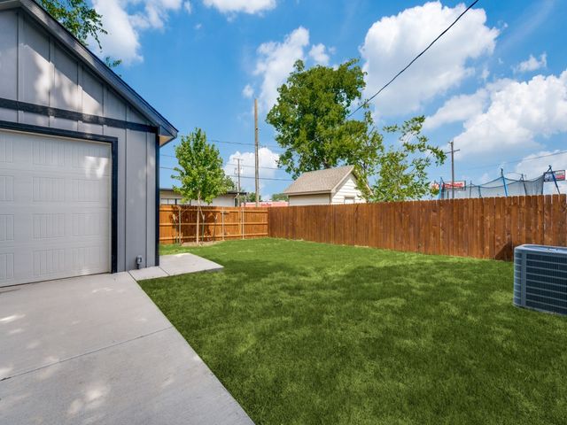 2904 8th Avenue, Fort Worth, TX 76110