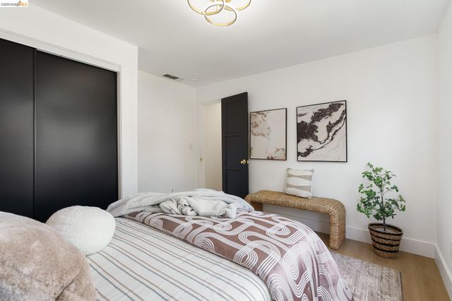 1004 39Th St, Oakland, CA 94608