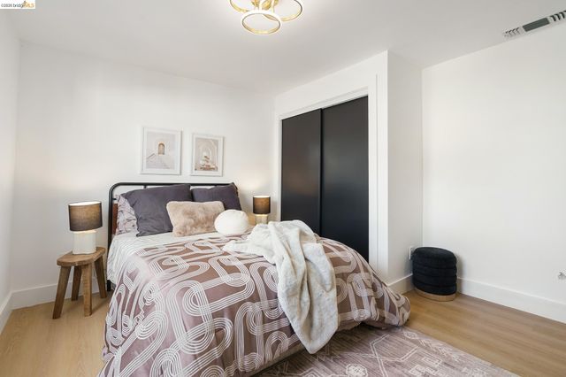 1004 39Th St, Oakland, CA 94608