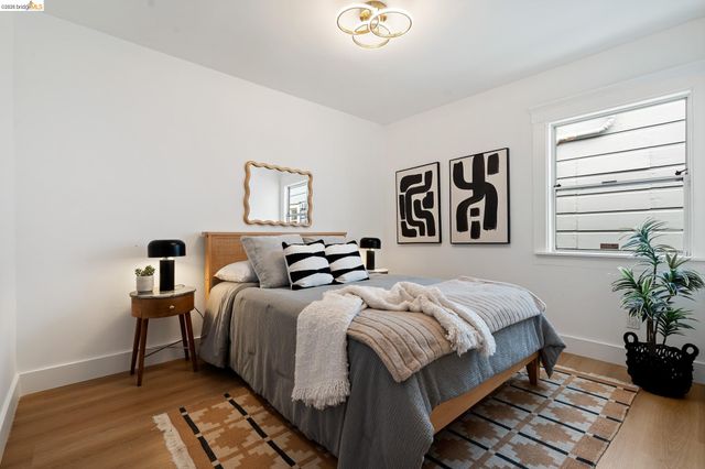 1004 39Th St, Oakland, CA 94608