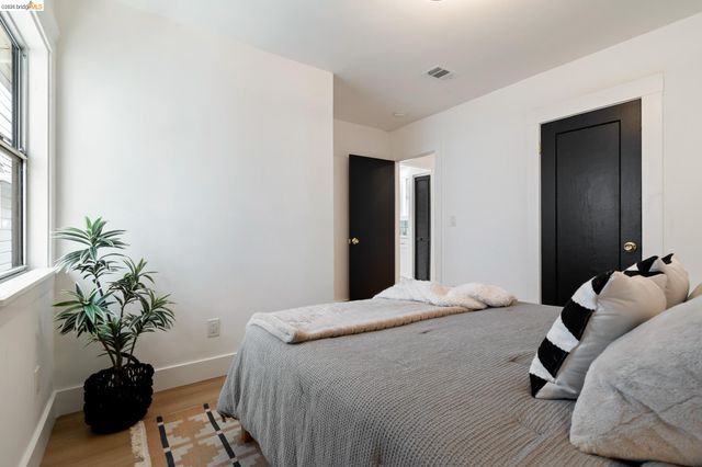 1004 39Th St, Oakland, CA 94608