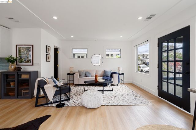 1004 39Th St, Oakland, CA 94608