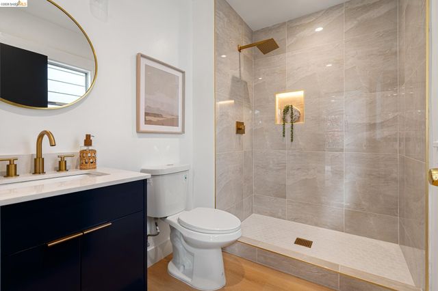 1004 39Th St, Oakland, CA 94608