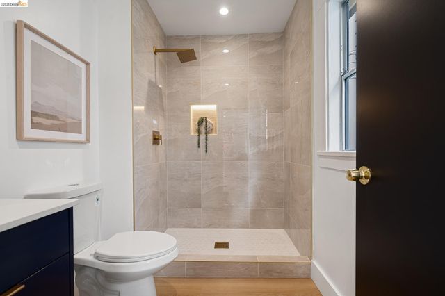 1004 39Th St, Oakland, CA 94608