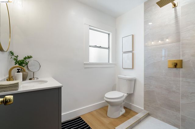 1004 39Th St, Oakland, CA 94608