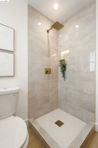 1004 39Th St, Oakland, CA 94608