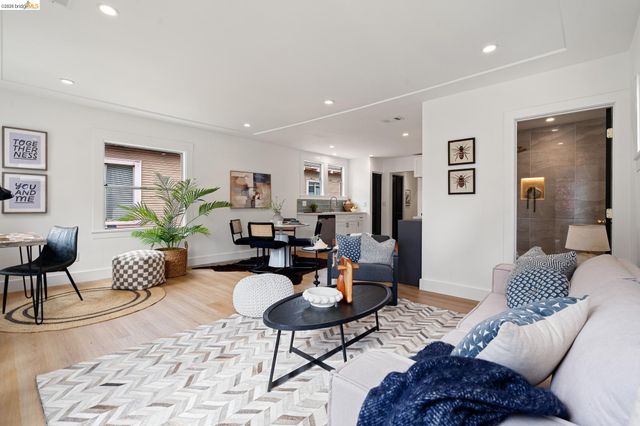 1004 39Th St, Oakland, CA 94608